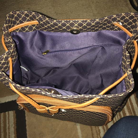 Backpack - Picture 3 of 4